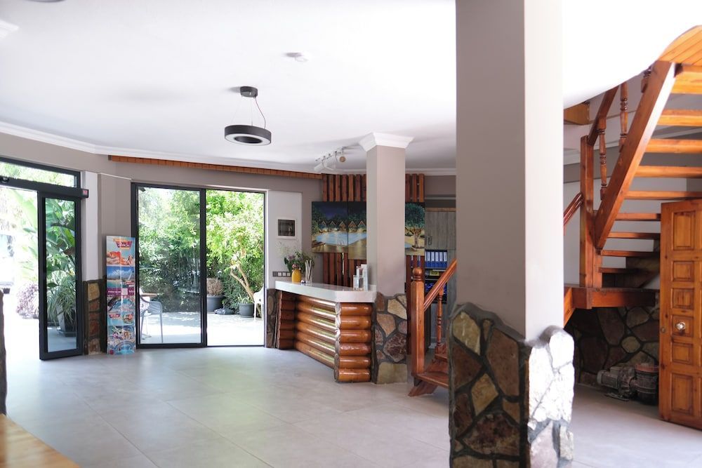 Woodline Hotel 2