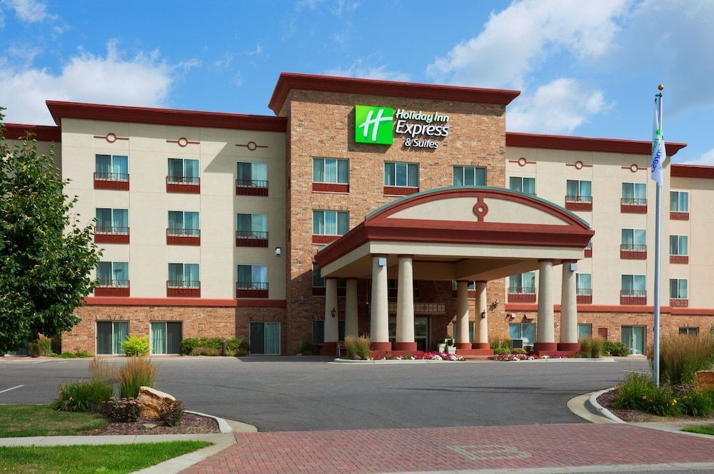 Holiday Inn Express & Suites WAUSAU by IHG 1