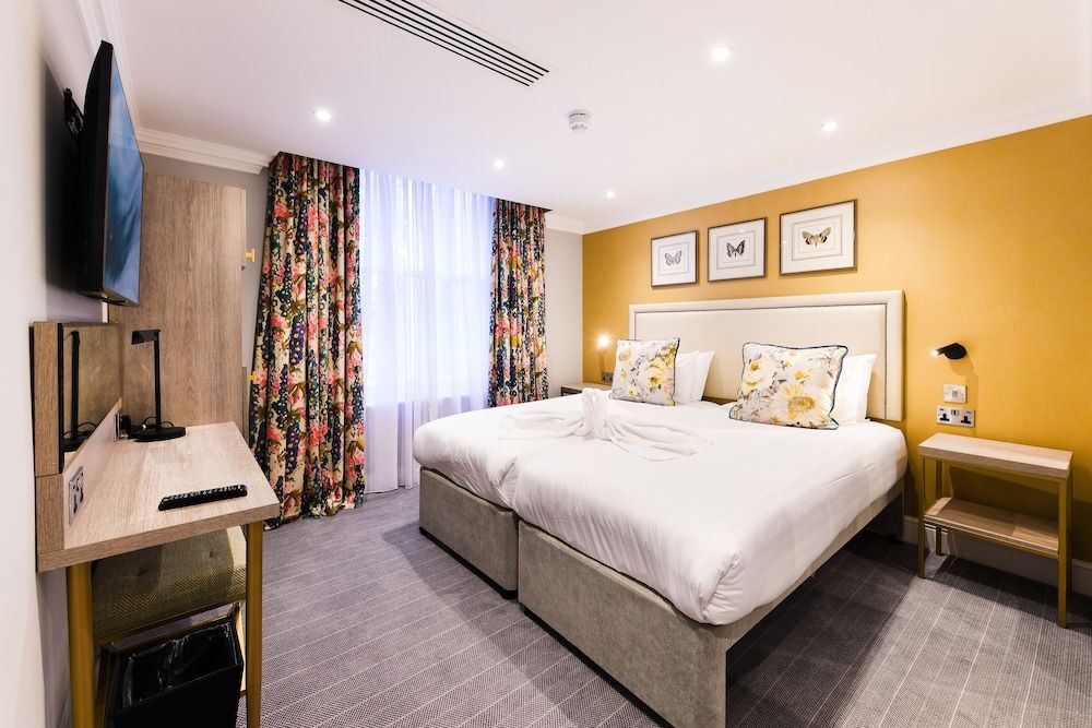 Byron Hotel 1