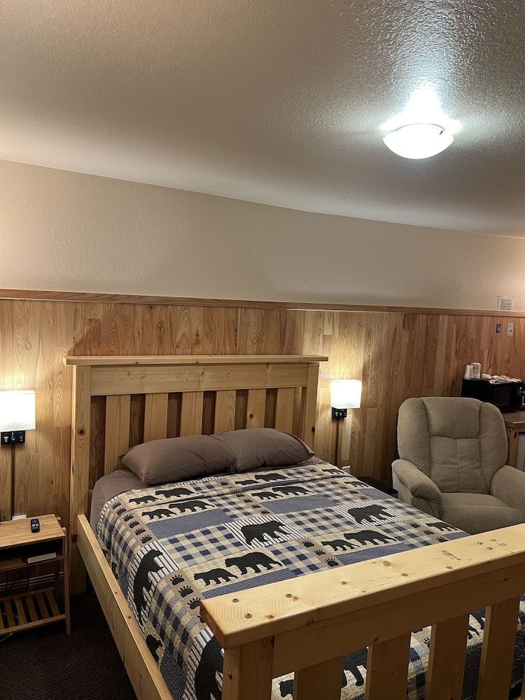 Sportsmen Motel 2