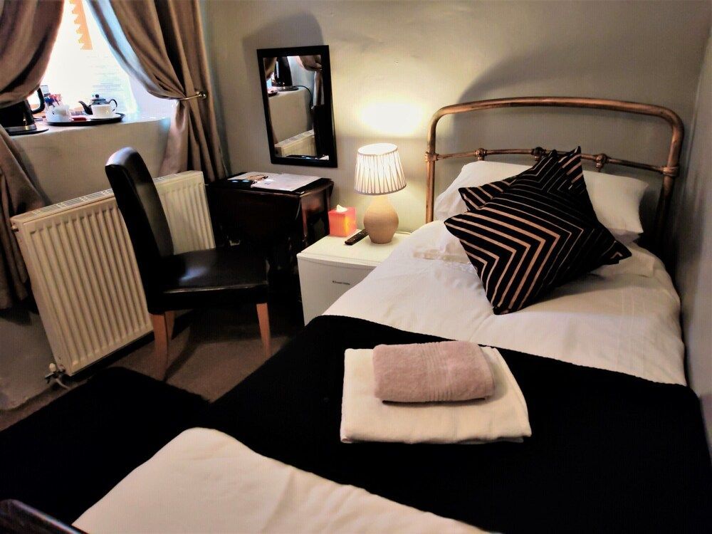 Dolgun Uchaf Historic Guesthouse and Cottages with Boutique Bedrooms In The Heart of Snowdonia 2