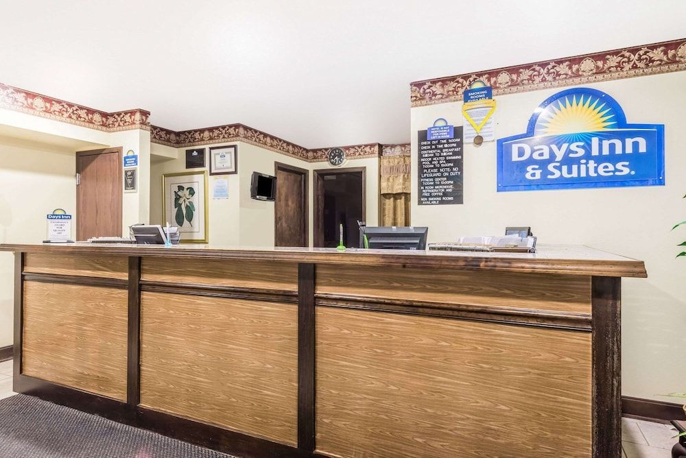 Days Inn & Suites by Wyndham Youngstown / Girard Ohio 2