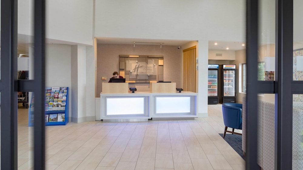 Holiday Inn Express & Suites HOOD RIVER by IHG 2