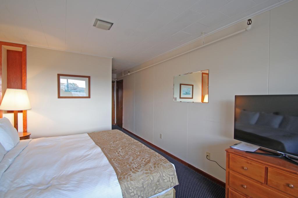 Fisherman's Wharf Inn 1
