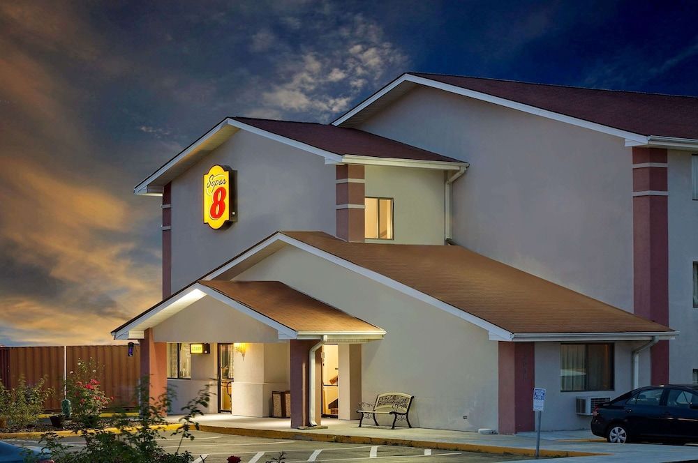 Super 8 by Wyndham Waynesboro 1