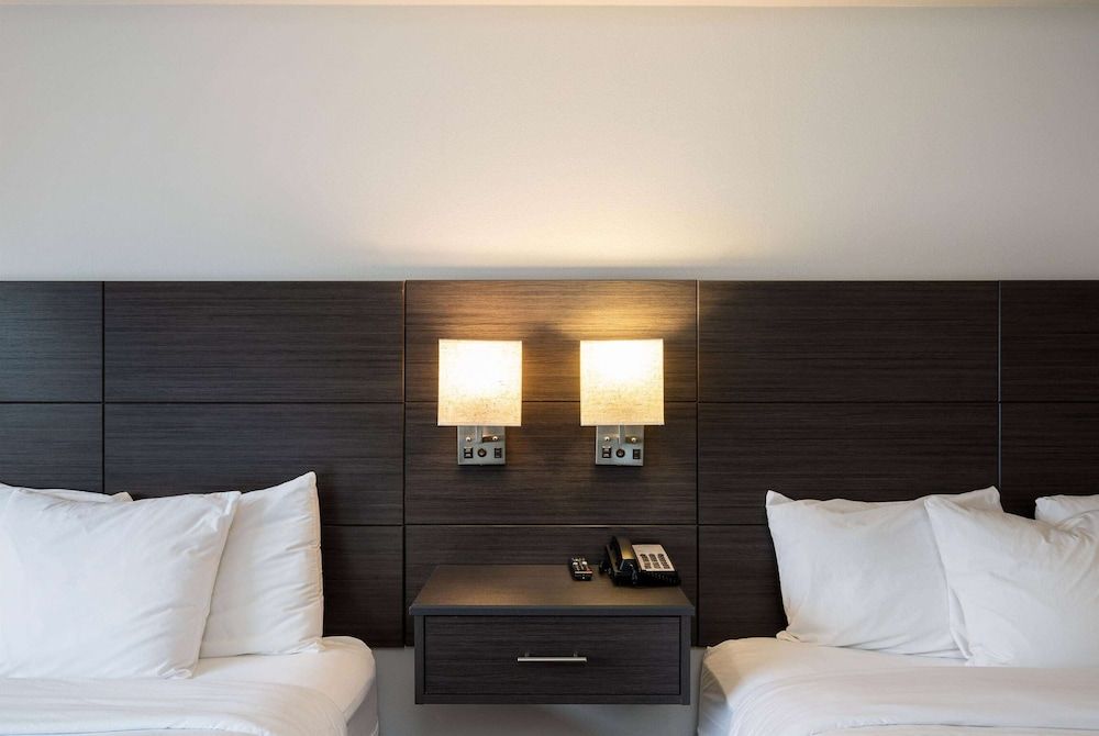 Baymont INN & Suites by Wyndham 1