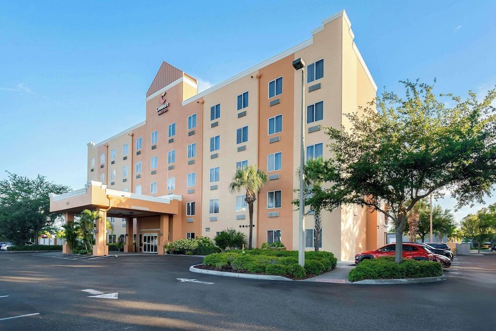 Comfort Suites Tampa Airport North 1