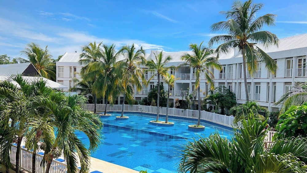 Hotel Blue Cove by On vacation 1