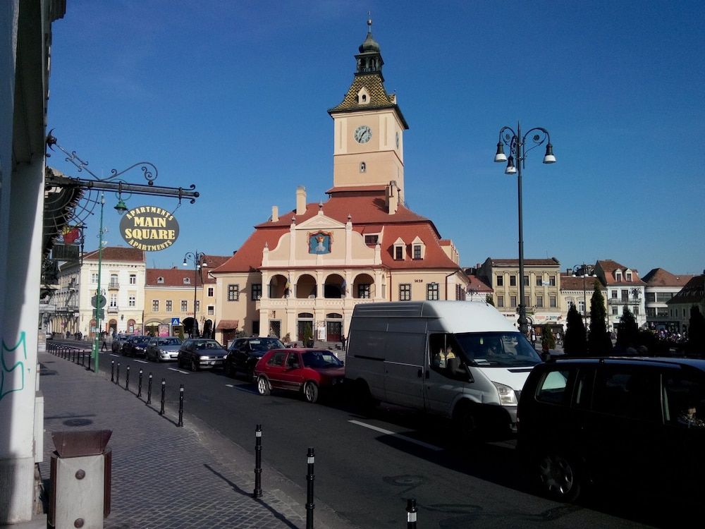 Main Square Apartments & More 1