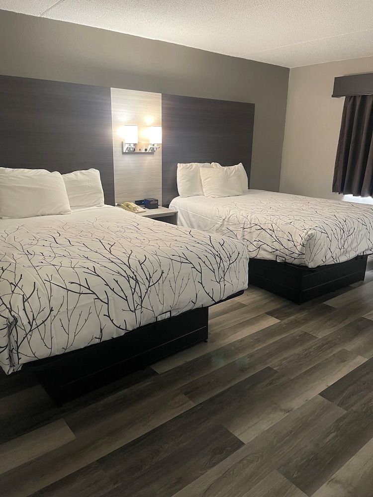 HomeTown Inn and Suites Belle Plaine 1