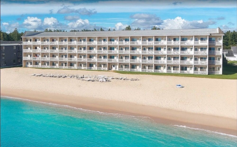 Mackinaw Beach and Bay Inn & Suites 1