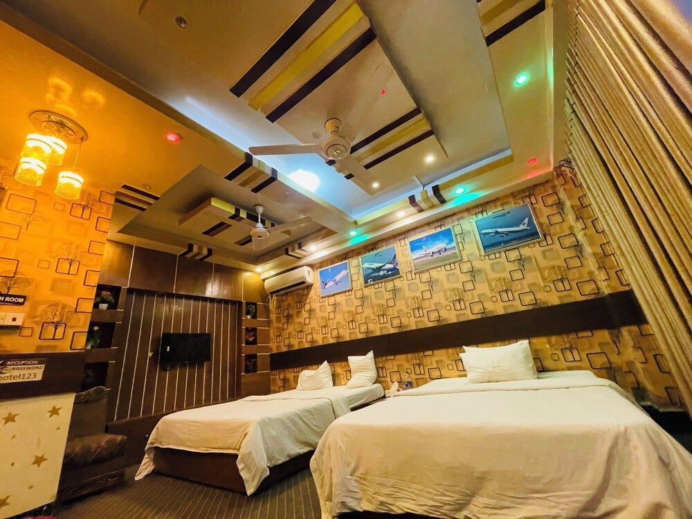 Hotel Luxury Inn 1