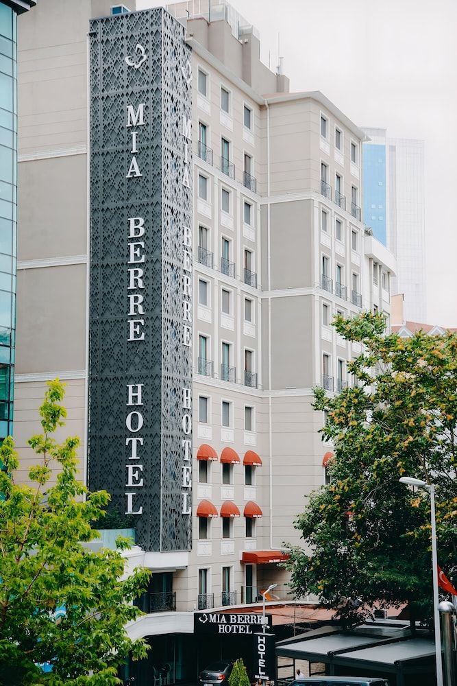 Mia Berre Hotels 1