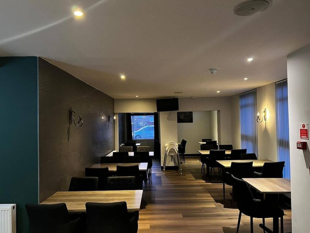 Crown Hotel & Bar 2