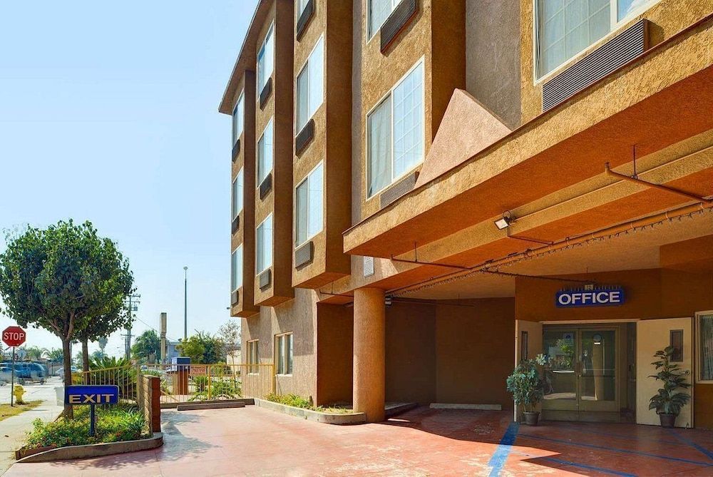 H3 Inn & Suites - LAX Airport - Los Angeles 1