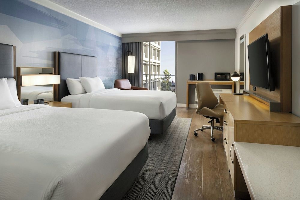 Courtyard by Marriott Long Beach Downtown 1