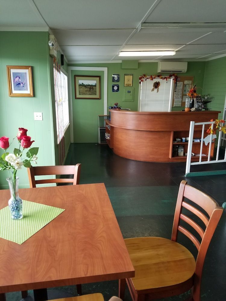 Lakeside Inn and Cafe 2