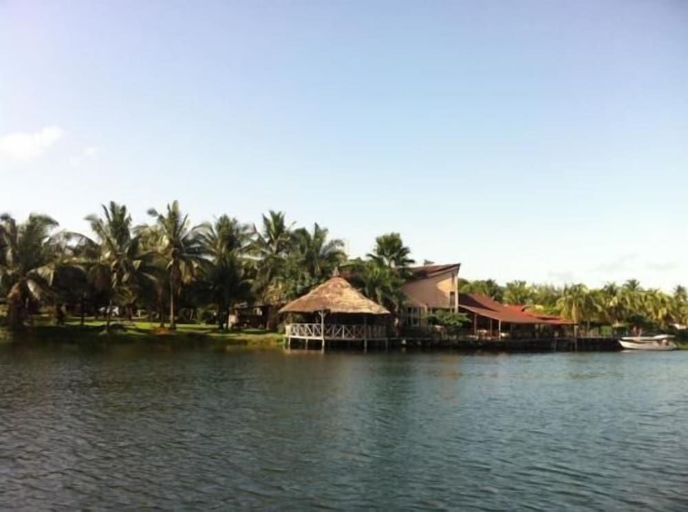 Afrikiko Riverfront Resort 1