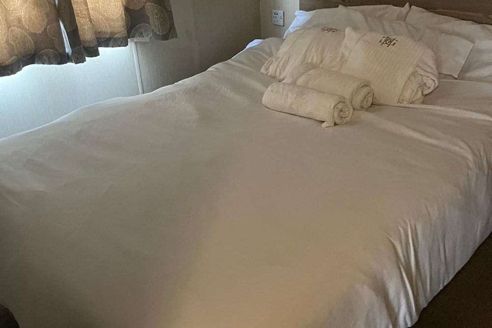 Point Clear 4 bed Static Caravan 2