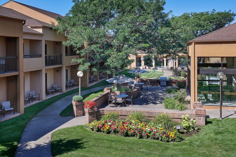 Courtyard Detroit Dearborn 1