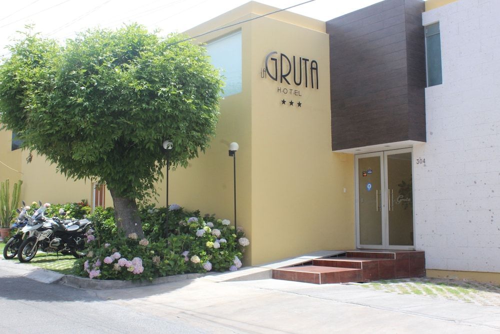 Hotel La Gruta 1