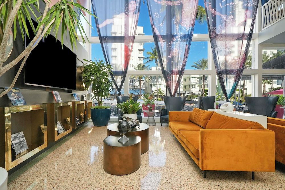 Catalina Hotel & Beach Club 2