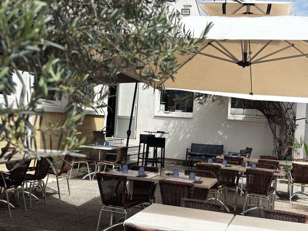 Hôtel Restaurant La Plage 1