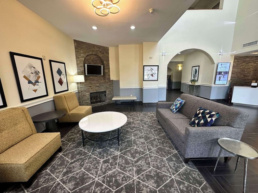 Best Western Plus Bass Hotel & Suites 2