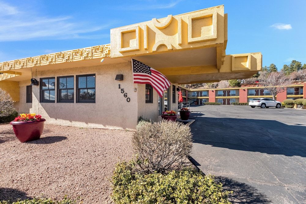 Kings House Motor Hotel, a Dazzler Select by Wyndham 1