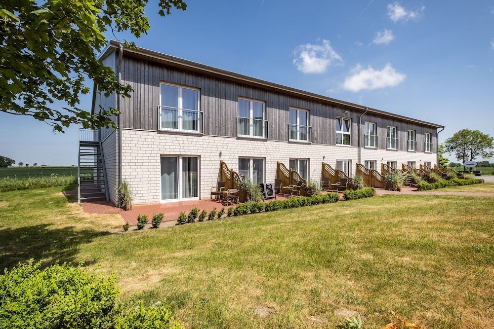 Hotel Pharisäerhof - DAS Hundehotel auf Nordstrand mit Restaurant und Café 1