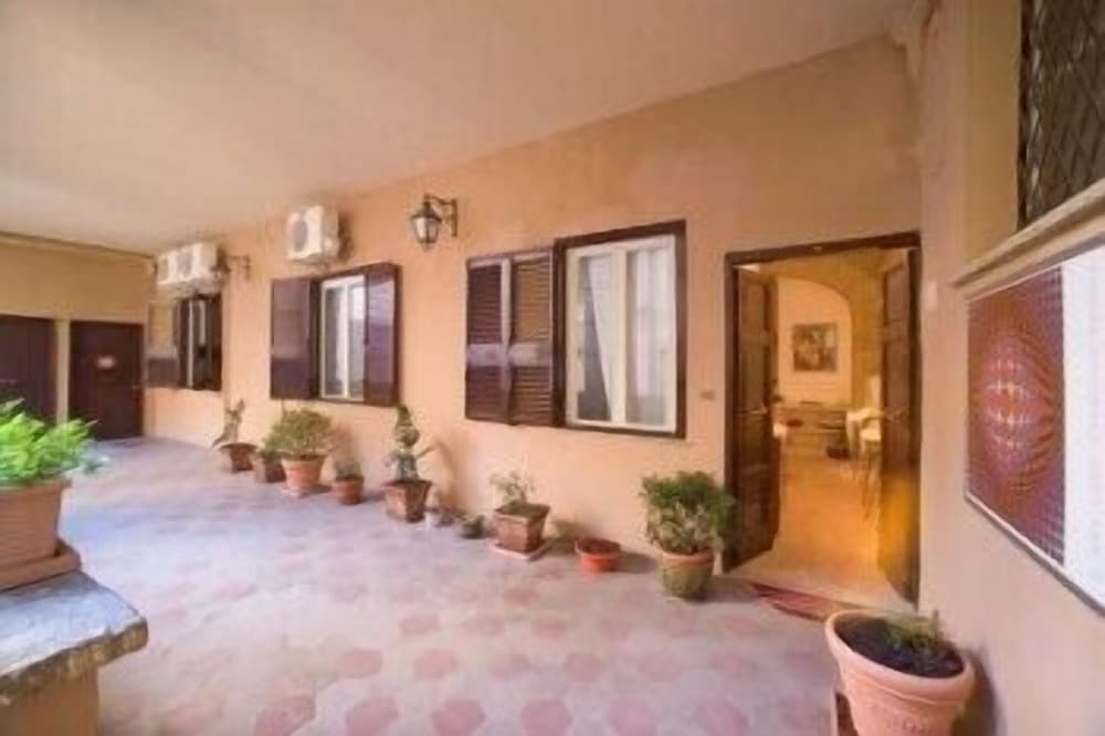 Caesar's Rooms 1