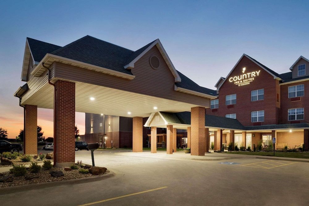 Country Inn & Suites by Radisson, Coralville, IA 1