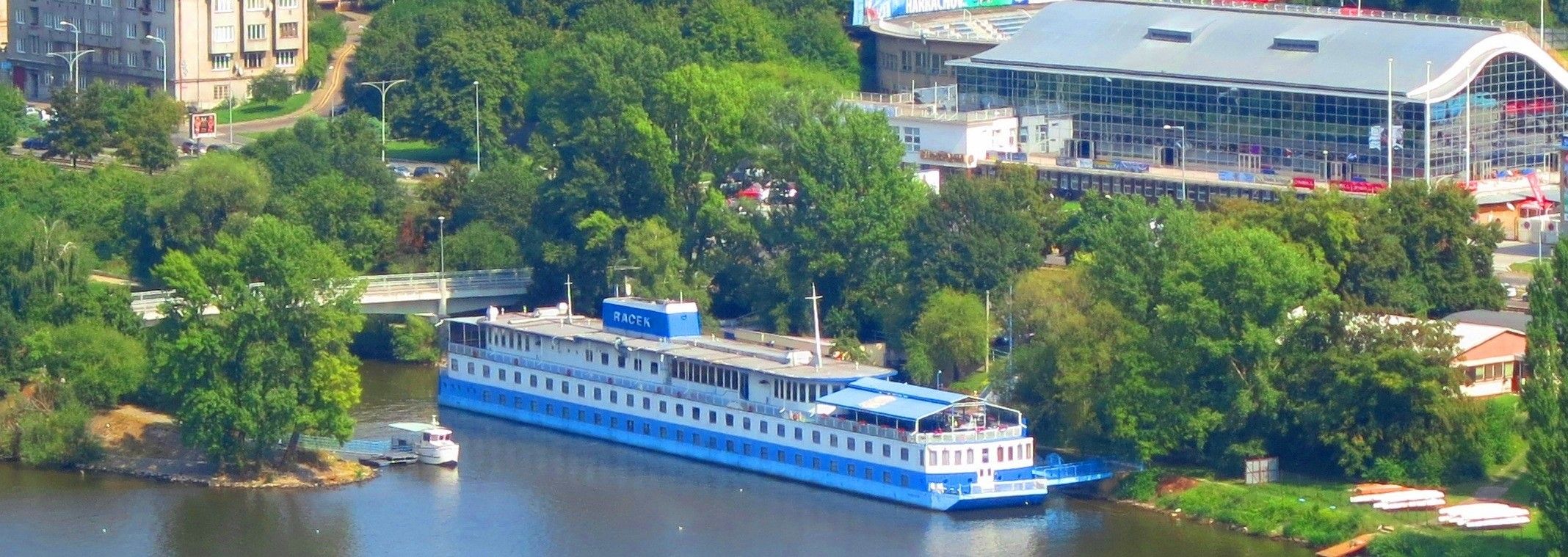 Botel Racek 1