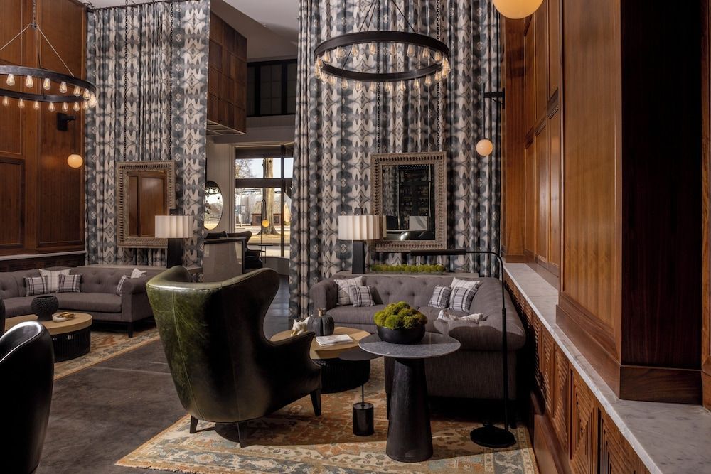 The Louis Hotel 1