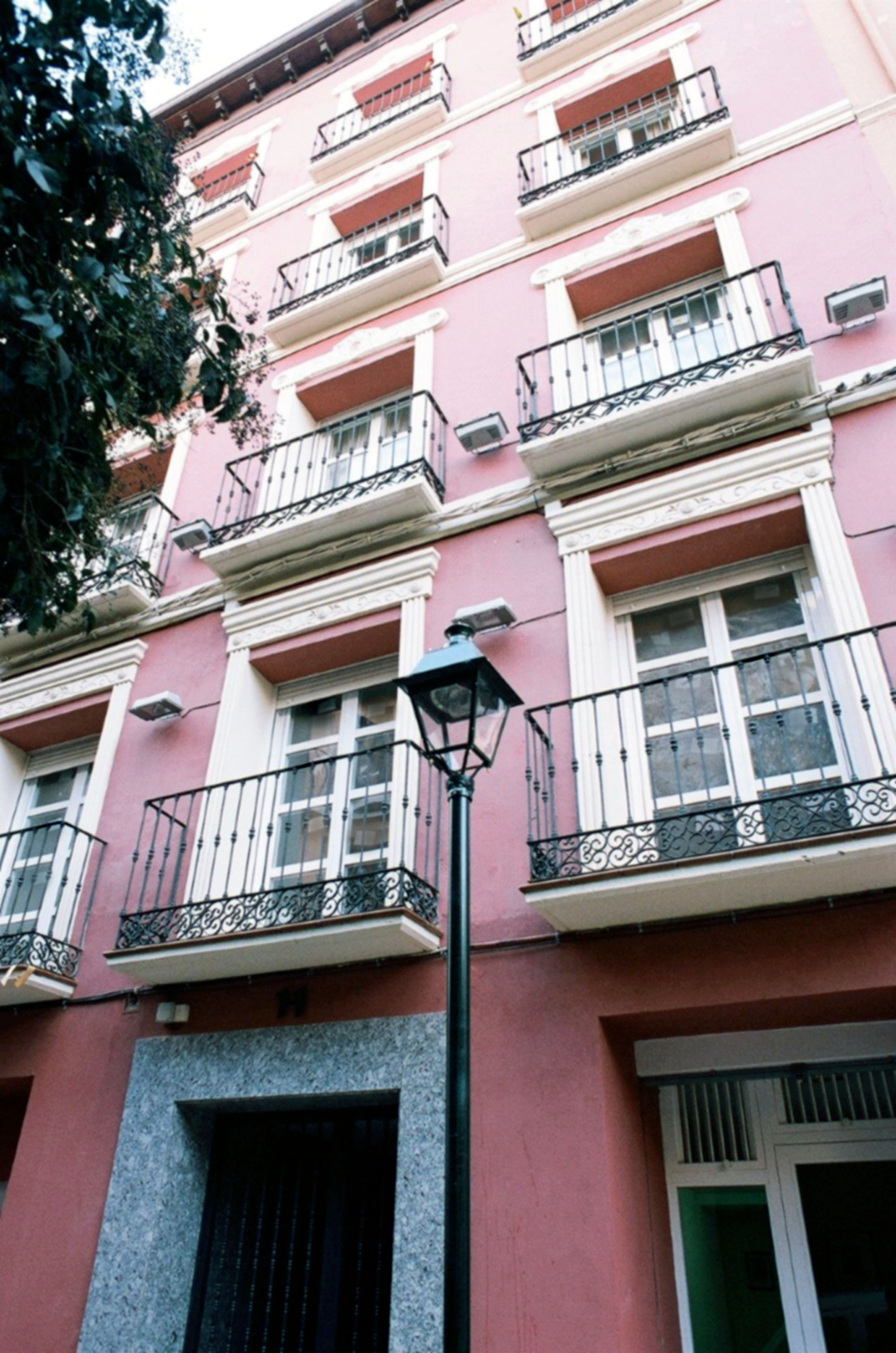 Apartamentos Auhabitat Zaragoza, edificio de apartamentos turísticos 1