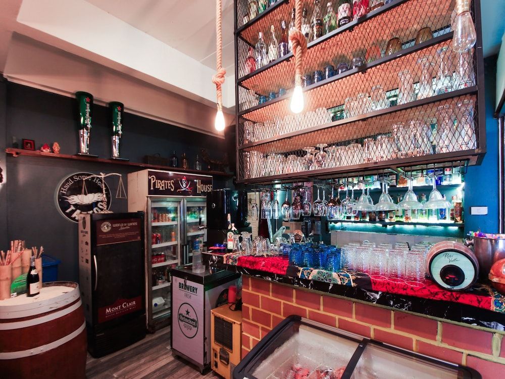 OYO 1103 Pirates House Hotel 2