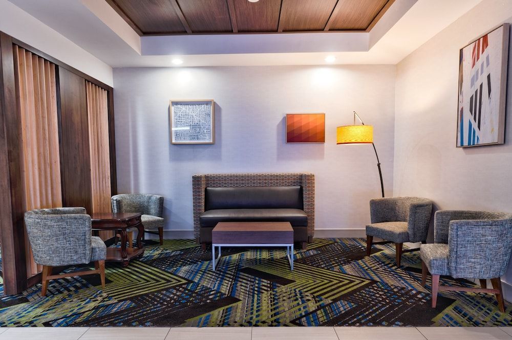 Holiday Inn Express & Suites GOSHEN by IHG 2
