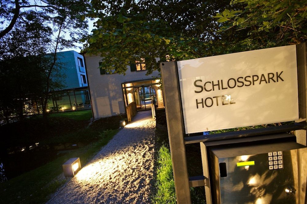 Schlossparkhotel Mariakirchen 1