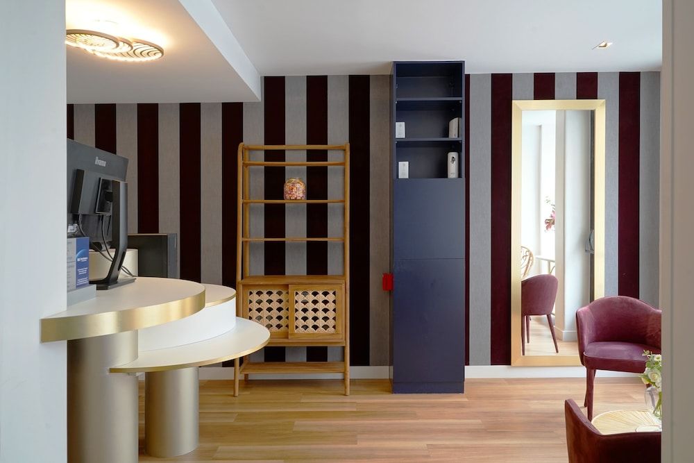 Hôtel Le Montmartre Saint Pierre 1