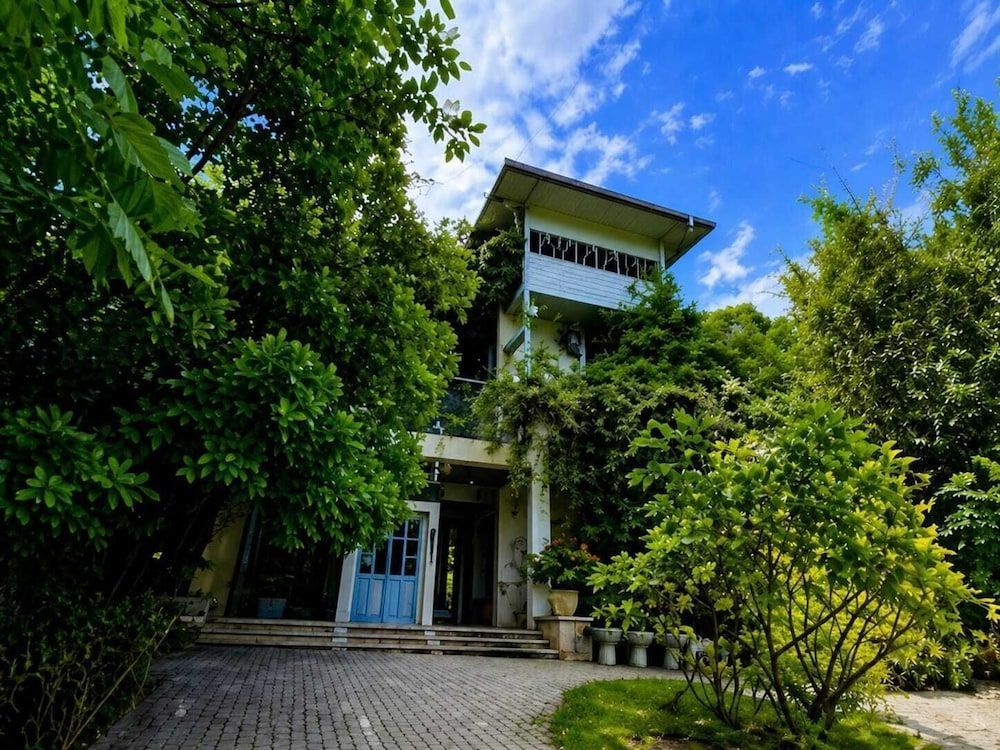 Paris - Negombo - Ceylon Kingsmen Garden - Katunayake Airport Transit Hotels - Negombo
