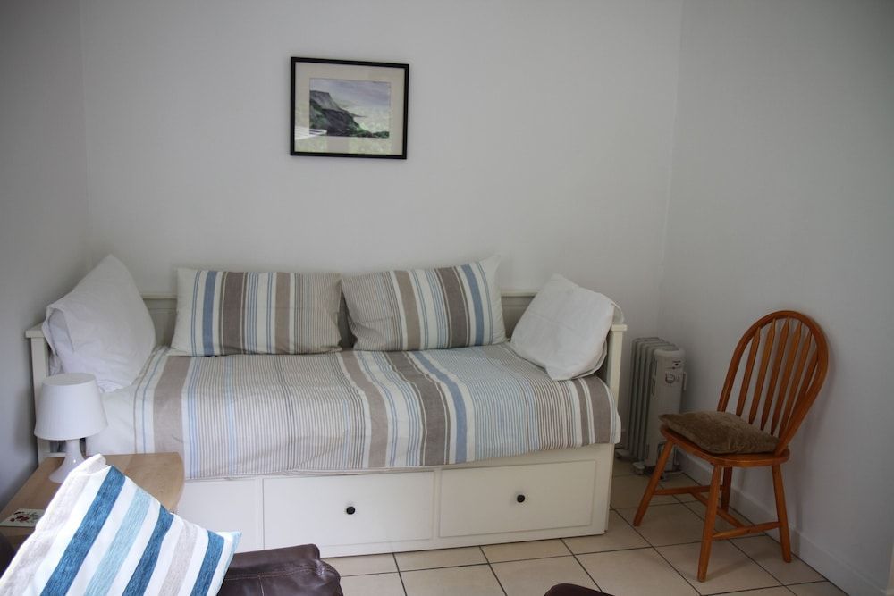 Freshwater Bay Holiday Cottages 2