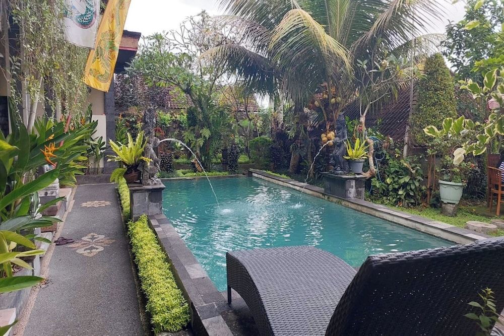 Super OYO Capital O Pondok Ayu Homestay 1
