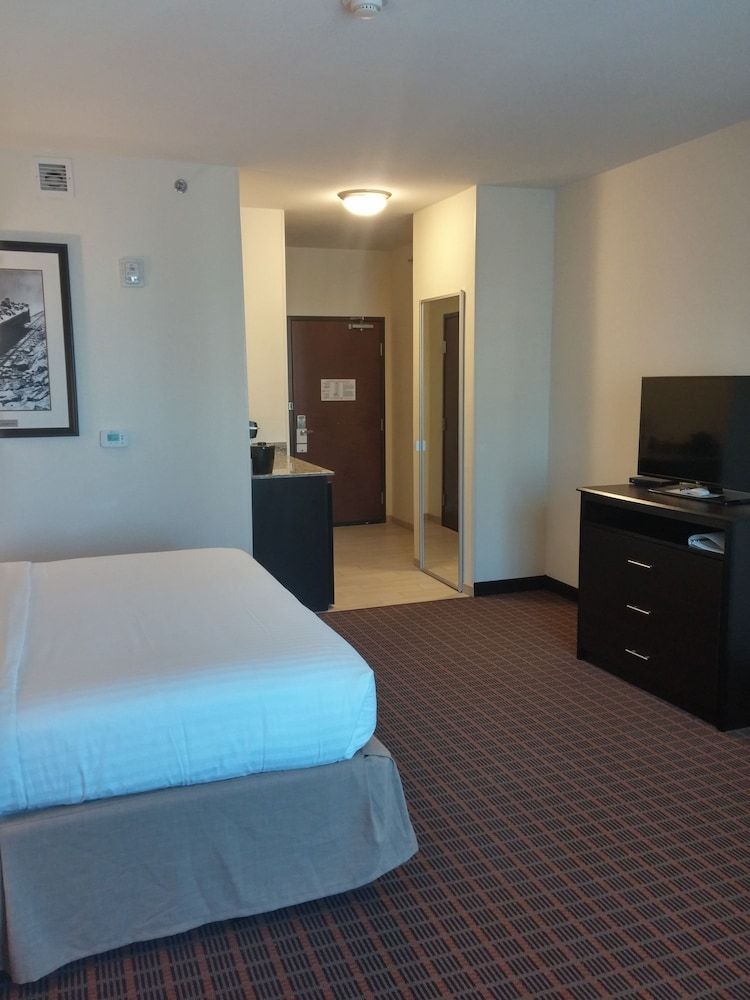 Holiday Inn Express & Suites GOLDEN - DENVER AREA by IHG 2