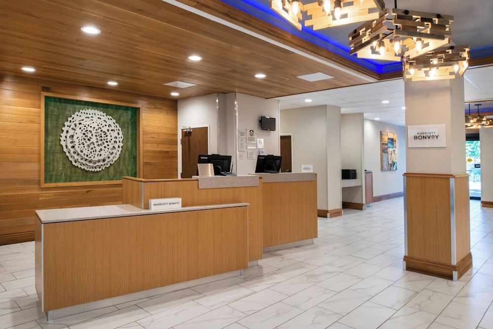 Fairfield Inn and Suites by Marriott Bakersfield Central 2