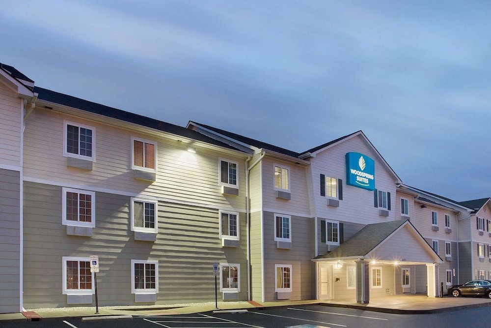 WoodSpring Suites Cincinnati Fairfield 1