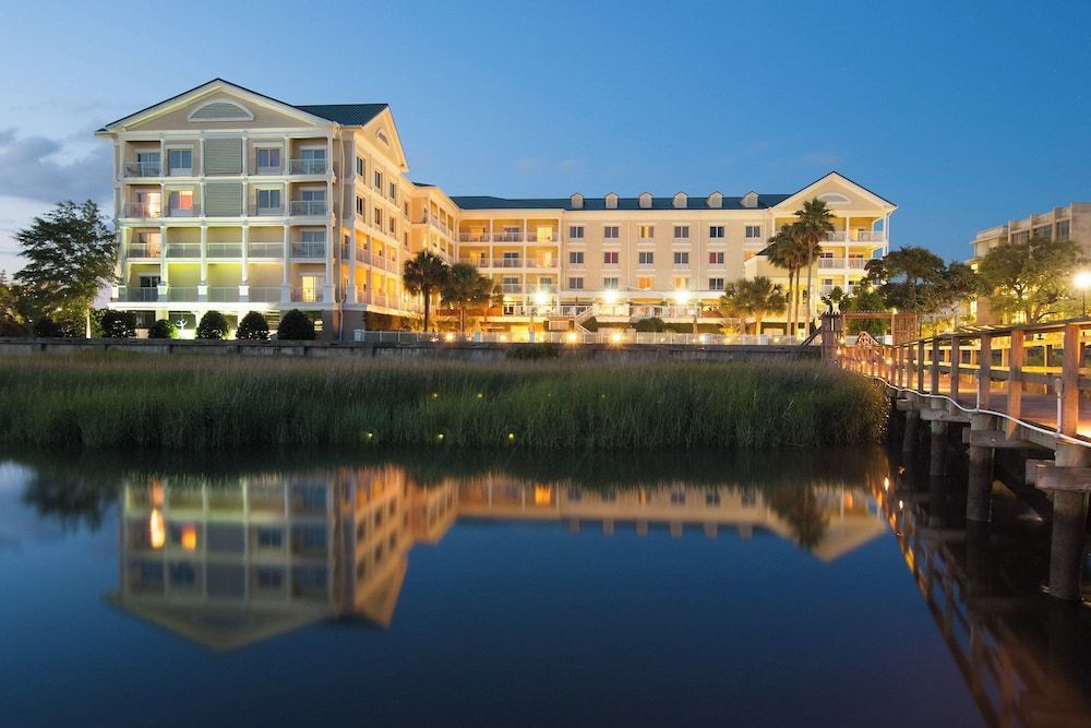 Courtyard Charleston Waterfront 1