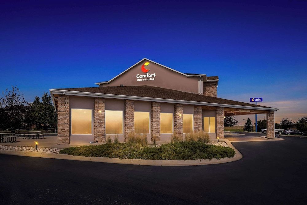 Comfort Inn & Suites Near University of Wyoming 1