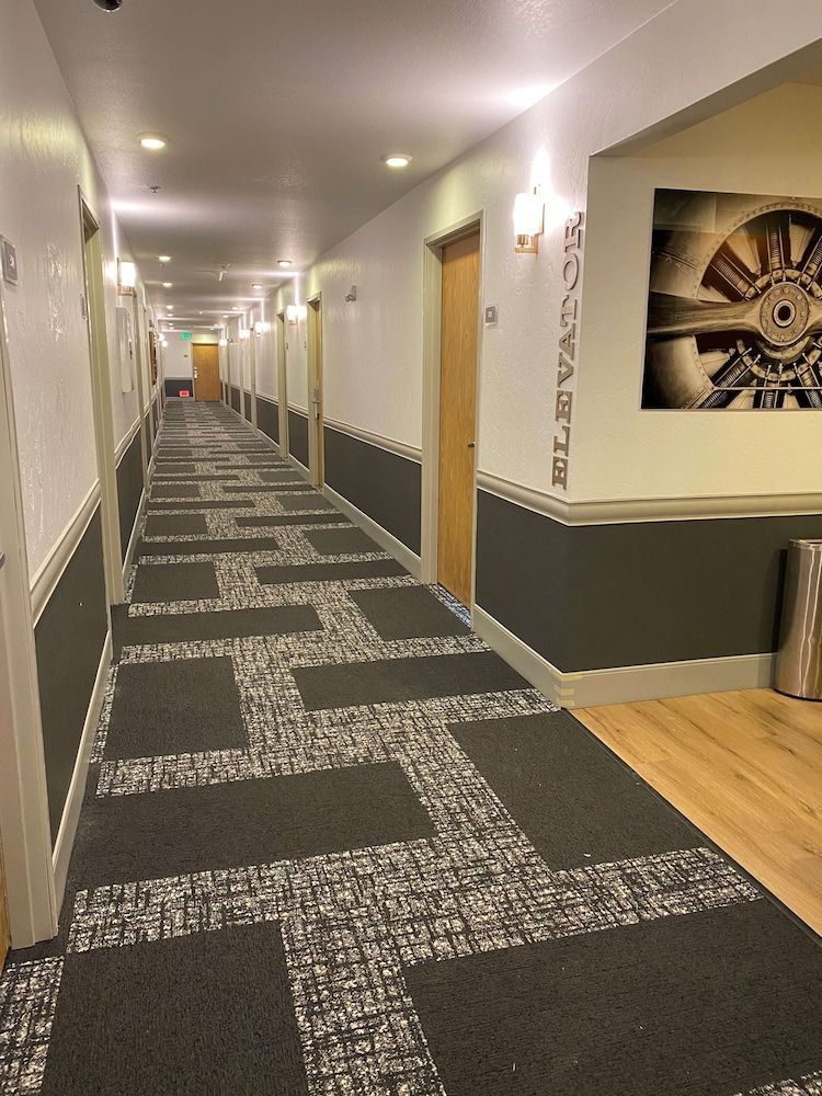 Best Western PLUS Peppertree Airport Inn 2