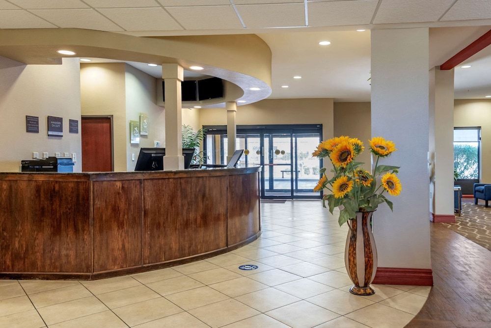 Comfort Suites Airport South 2