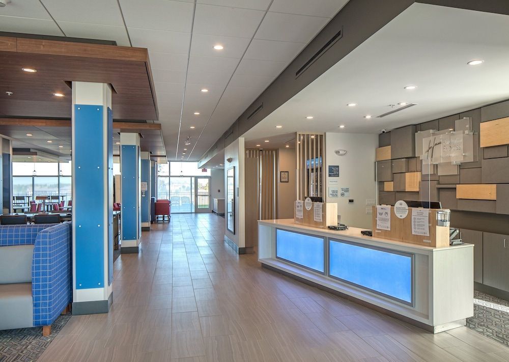 Holiday Inn Express & Suites WEST OMAHA - ELKHORN by IHG 1